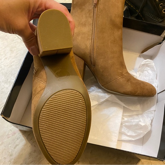 Heeled boots - Picture 3 of 8